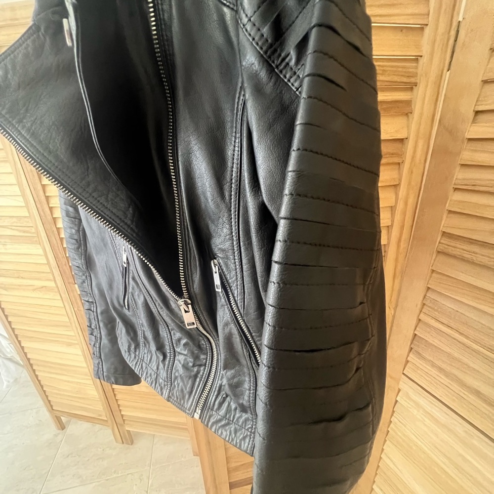 Leather Jacket - Picture 3 of 8